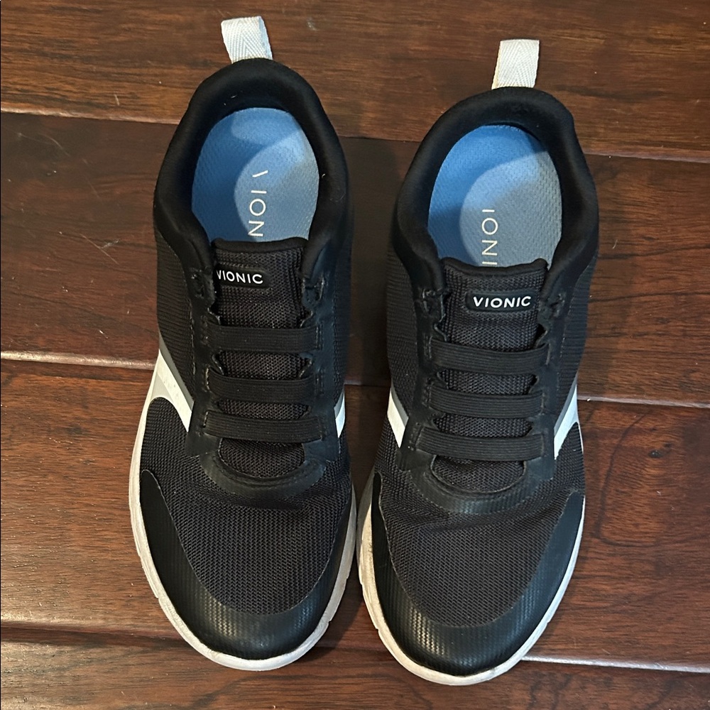 Vionic Women’s Layla Black & White Casual Sneakers